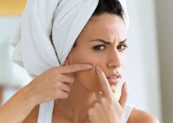 خل التفاح لعلاج حب الشباب.. هل يؤدي إلى منع البثور فعليًا؟