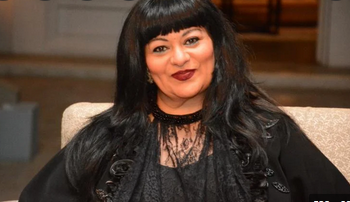 من الطائرة .. فريدة سيف النصر تستعد لأداء مناسك العمرة