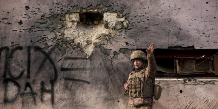 الحرب في أوكرانيا.. وزير الصحة يعلن سقوط 198 قتيلًا و1115 مصاب جراء القصف الروسي