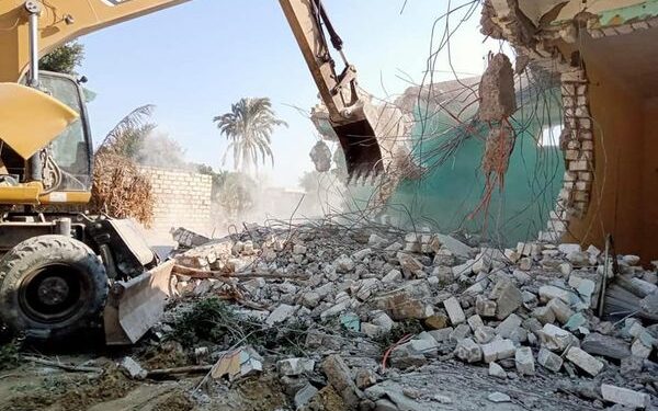 إزالة 35 حالة تعدى بالبناء على أملاك الدولة ضمن الموجة 19 بالمنيا