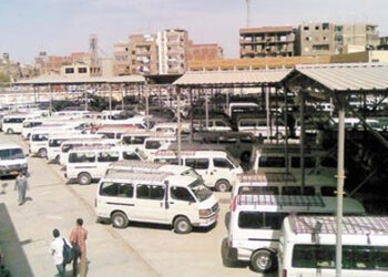 الحكومة تكشف حقيقة زيادة تعريفة الركوب لسيارات النقل الجماعي بالمحافظات