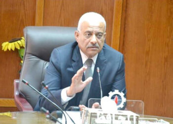 اللواء عبد المجيد صقر، محافظ السويس