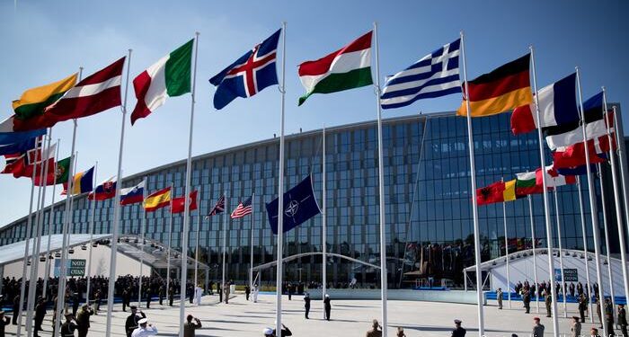 الناتو متحديا موسكو: سننشر قوات برية وجوية دفاعية للقسم فى القسم الشرقى من الحلف