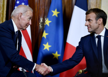 بايدن وماكرون يؤكدان دعمهما لسيادة أوكرانيا ووحدة أراضيها
