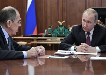 الاتحاد الأوروبي يقرر فرض عقوبات على بوتين ووزير خارجيته