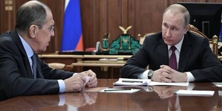 الاتحاد الأوروبي يقرر فرض عقوبات على بوتين ووزير خارجيته