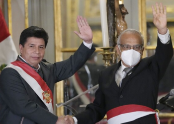 رئيس وزراء بيرو يتهم المعارضة البرلمانية بمحاولة الانقلاب