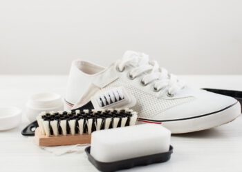 تنظيف الأحذية الرياضية البيضاء.. وداعًا للأتربة