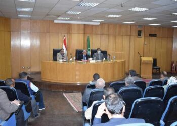 محافظ المنيا يبحث الاستعداد لتنفيذ المرحلة الثانية من الموجة الـ 19 لإزالة التعديات