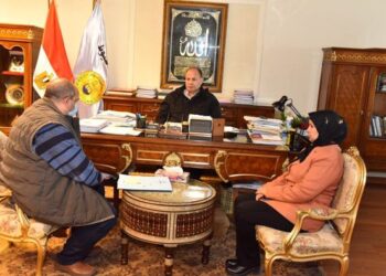 محافظ أسيوط يناقش معدلات الإنجاز بملف تقنين أراضي الدولة