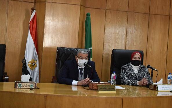 محافظ المنيا يسٌلم 260 مشروعا تنمويا لعدد من السيدات المعيلات والشباب