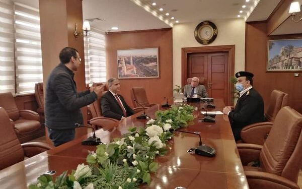 محافظ بورسعيد يبحث مقترح إنشاء منظومة لمتابعة الحالة المرورية