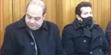هاني رمزي وأحمد زاهر يقدمون واجب العزاء في وفاة والدة الفنان محمد جمعة