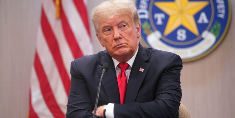 مزقها ترامب.. استعادة وثائق هامة تخص اقتحام الكونجرس