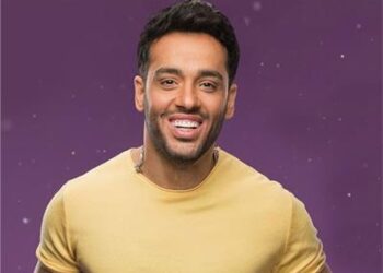 الموت يفجع رامي جمال وزوجته تواسيه