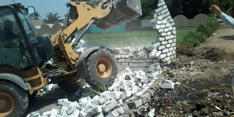 إزالة 70 حالة تعدٍ عل الأراضي الزراعية بالقليوبية