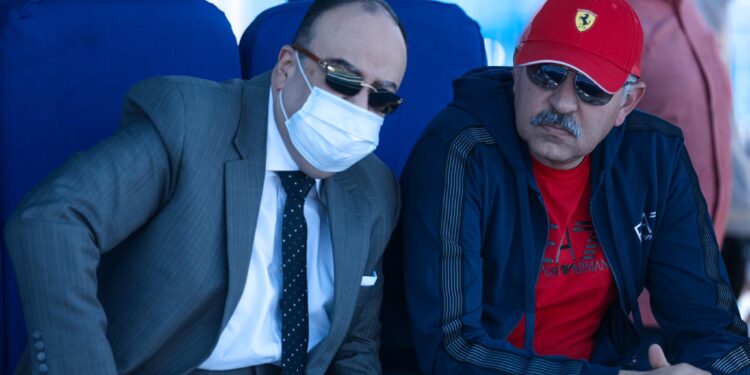 سفير مصر في السودان يؤازر الأهلي قبل مباراة الهلال