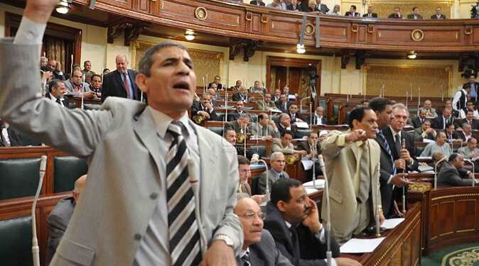 عبد العليم داود: «الطلاب بتهرب من المدارس الحكومية بسبب وزير التعليم»