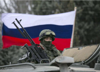 رفع العلم الروسى فوق مدينة أوكرانية.. والاستيلاء على مطار قرب العاصمة كييف