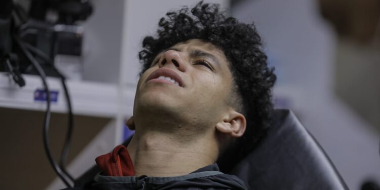 إصابة عمار حمدي بقطع في الرباط الصليبي للركبة