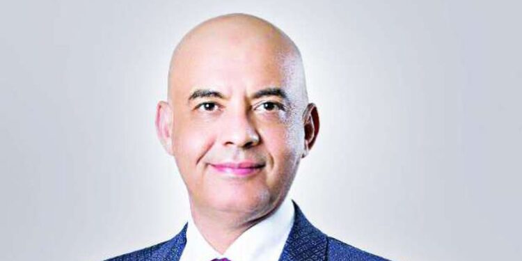 برلمان عمرو هندي طلب إحاطة من عمرو هندي بشأن شكاوى شركات من تعسف الحكومة في موسم العمرة