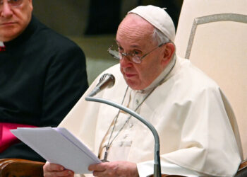 بابا الفاتيكان يلغى رحلة إلى فلورنسا لأسباب صحية.. تعرف على التفاصيل