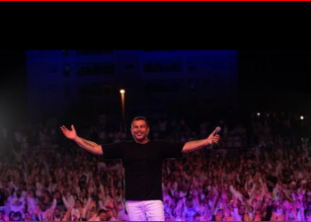 بهذه الطريقة .. عمرو دياب يروج لحفلته الغنائية بمسرح المنارة