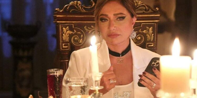 ليلى علوي تعرب عن سعادتها بالمشاركة في منوّرة بأهلها