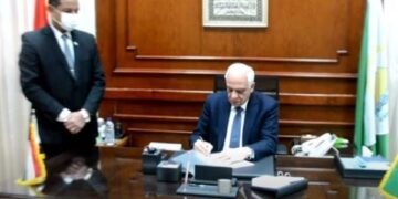 بنسبة نجاح ٧٣.٢٦  %.. محافظ الجيزة يعتمد نتيجة الشهادة الإعدادية.. فيديو