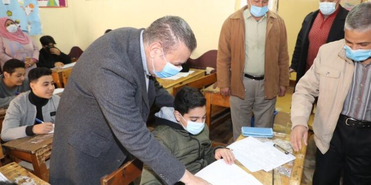 محافظ المنوفية يكلف بمراجعة أسئلة مادة العلوم للشهادة الإعدادية