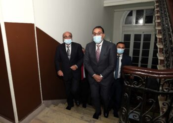 مدبولي يتفقد أعمال تطوير مقر مصلحة الشهر العقاري والتوثيق