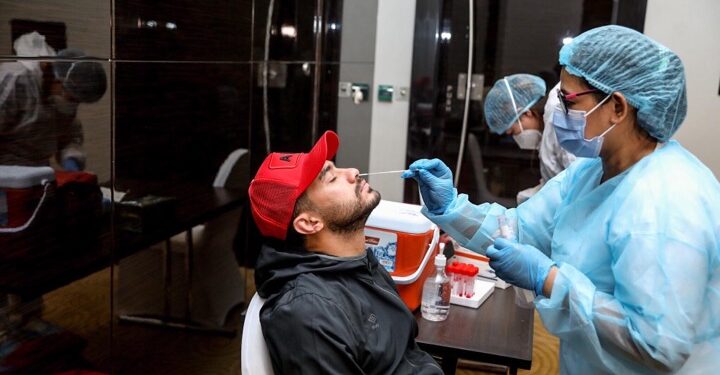 مسحة طبية للاعبي الأهلي استعدادًا للهلال السعودي