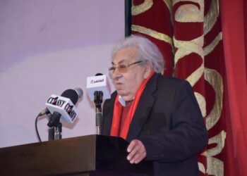 فاروق فلوكس : أعشق كلمة فنان بسبب ما يحمله الفن من قيم إنسانية راقية