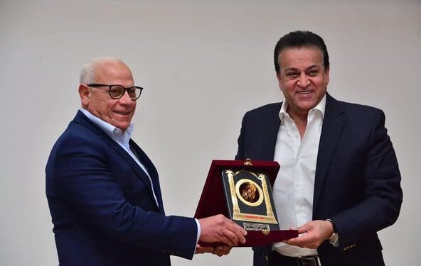 وزير التعليم العالي ومحافظ بورسعيد يستعرضان مستجدات منظومة التأمين الصحي الشامل