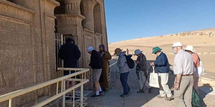 المنيا تستقبل وفد سياحي من روسيا وانجلترا لزيارة المناطق الأثرية
