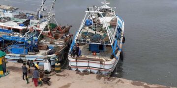 توقف حركة الملاحة والصيد بميناء البرلس لسوء الأحوال الجوية