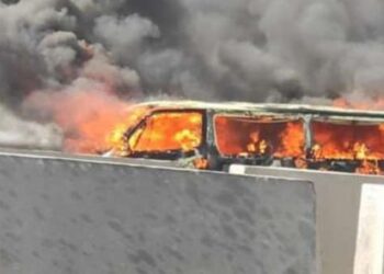 السيطرة على حريق سيارة ميكروباص في الغربية