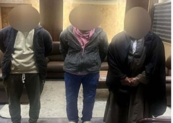 تجديد حبس 3 أشخاص هددوا مواطنًا عبر واتس آب بمدينة نصر