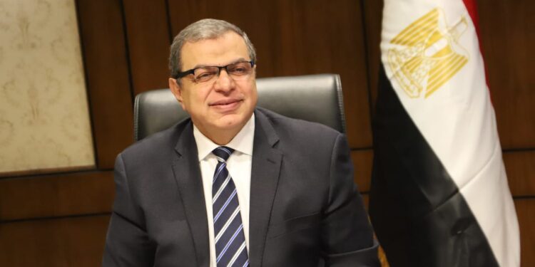 القوى العاملة: تعيين 472 شاباً وتقديم منح صحية للعمال بـ 32 ألف جنيهًا