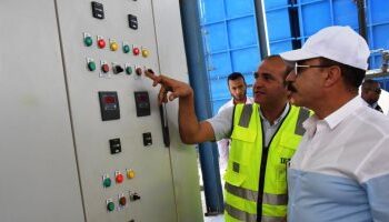 محافظ أسوان يتفقد مشروعات صندوق تحيا مصر