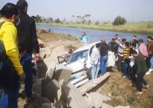 إنقلاب سيارة نصف نقل في طريق جمصة