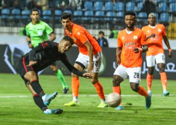 الأهلي يهزم فاركو برباعية ويستعيد صدارة الدوري المصري