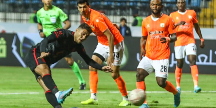 الأهلي يهزم فاركو برباعية ويستعيد صدارة الدوري المصري