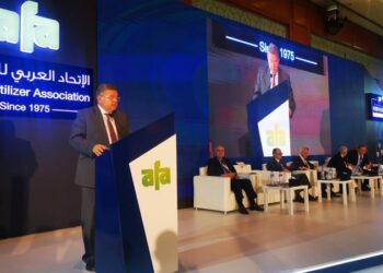 وزير قطاع الأعمال: مصر تنتج 7.8 مليون طن سنويا من الأسمدة النيتروجينية