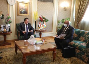 وزير التعليم العالي يبحث مع سفير بوروندي زيادة المنح الدراسية للطلاب البورونديين