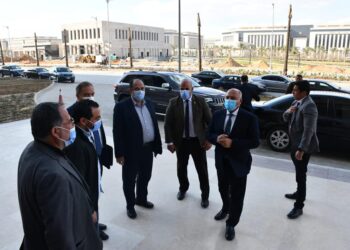 وزير النقل يتابع مشروعات المونوريل والقطارات الأخيرة من مقر العاصمة الإدارية الجديدة