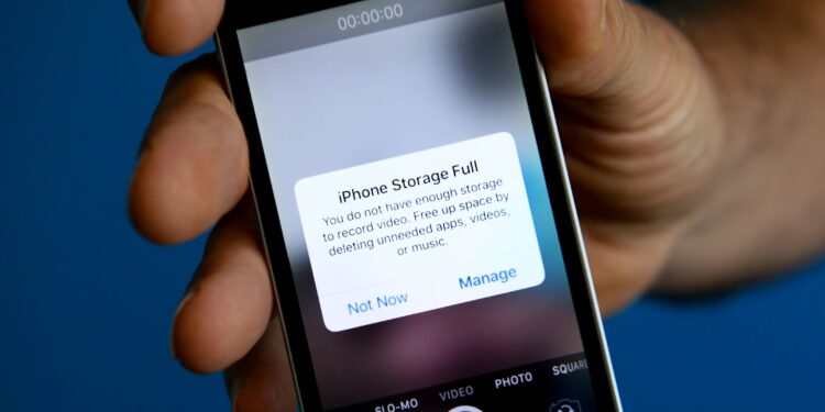 الهواتف الذكية.. 3 طرق لتحرير مساحة على هاتفك الذكي