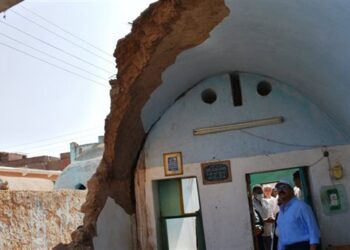 تسليم 12 منزلًا بجزيرة عواض بأسوان بعد ترميمها