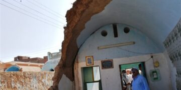 تسليم 12 منزلًا بجزيرة عواض بأسوان بعد ترميمها