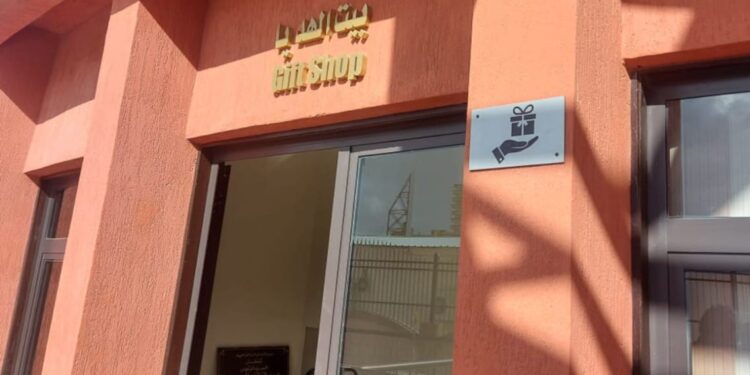 تركيب لوحات إرشادية بلغة الإشارة بمتحف كفر الشيخ